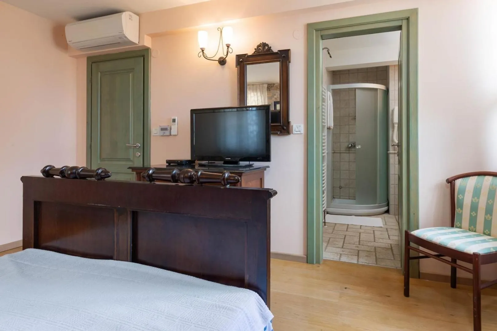 Villa Rosini 0*,  Croatia